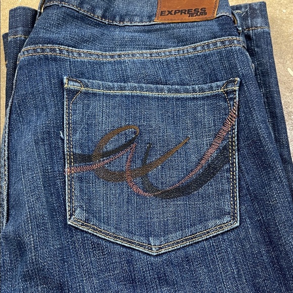 Express Dark Blue Eva Fit and Flare trouser Jeans
Size: 10s (See measurement) - Picture 9 of 9